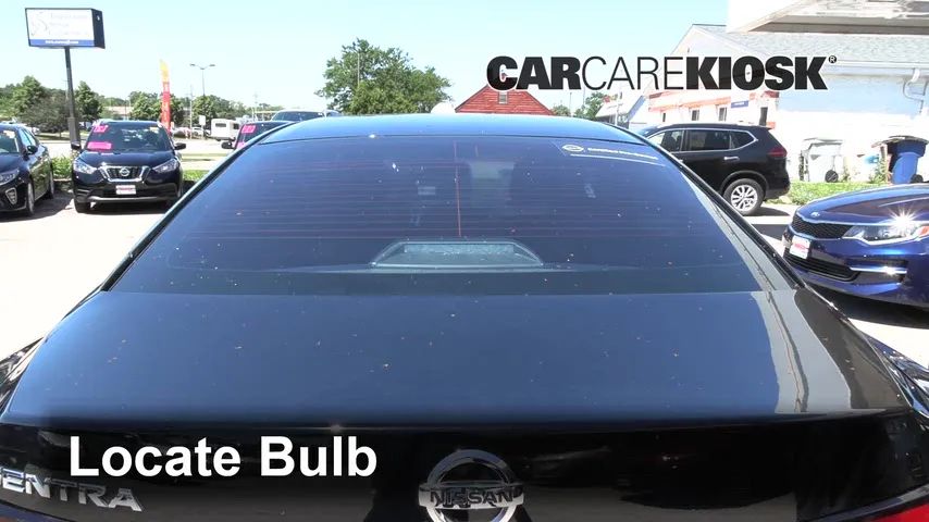 2020 Nissan Sentra S 2.0L 4 Cyl. Éclairage Feu de freinage central (remplacer l'ampoule)